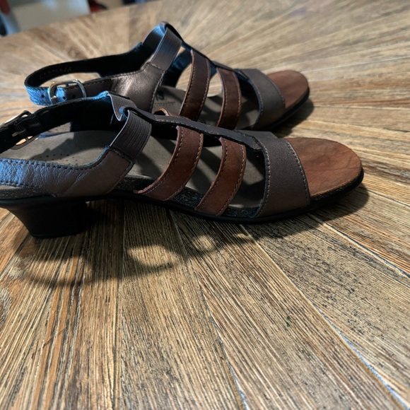 SAS size 9 N metallic leather strappy sandals low heel bronze brown Allegro - Picture 13 of 13